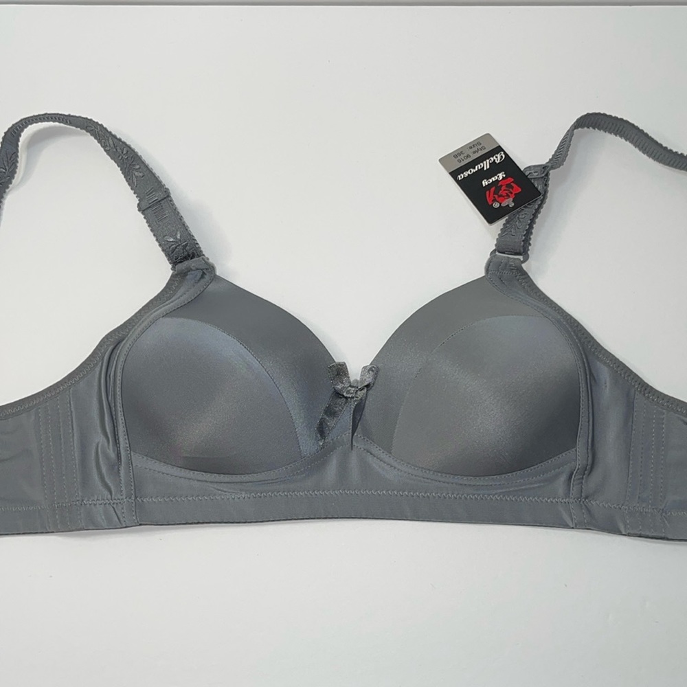 Push Up Light Padded Wireless No Wire 3 Hooks T- shirt Bra. NWT
New Arrival